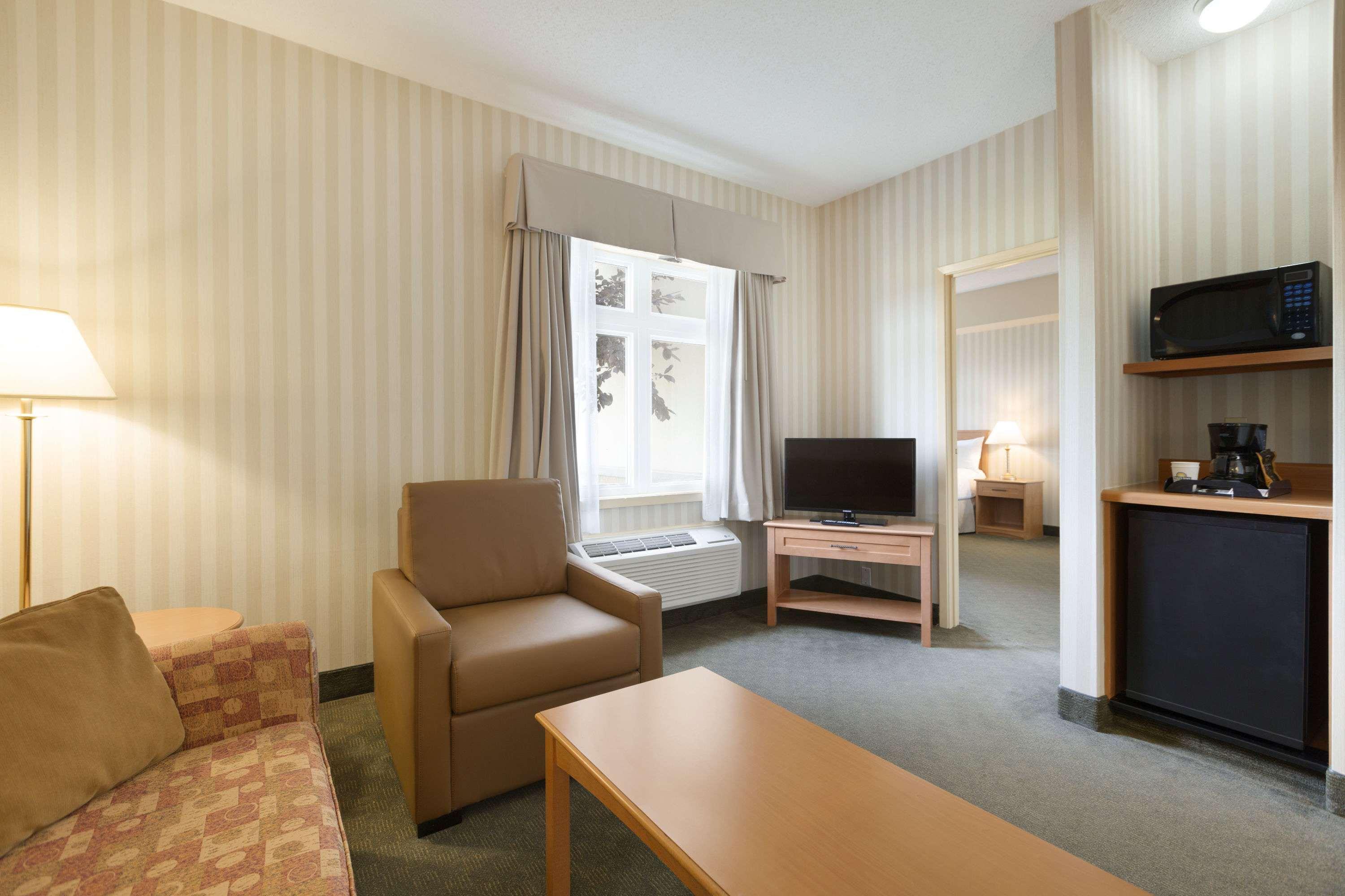 Days Inn By Wyndham Orillia Exterior foto